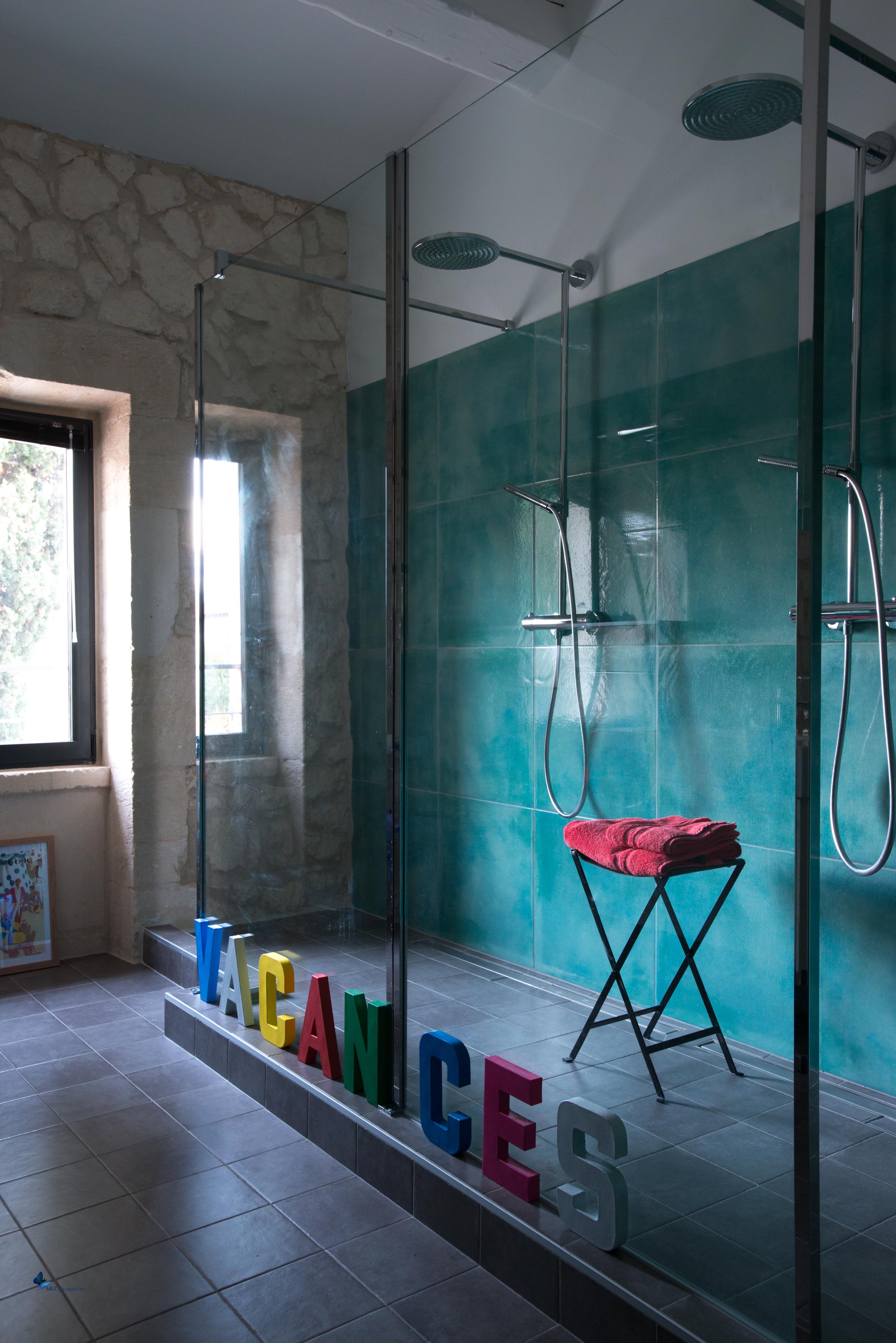 Déco chambre et salle de bain turquoise couleur peinture