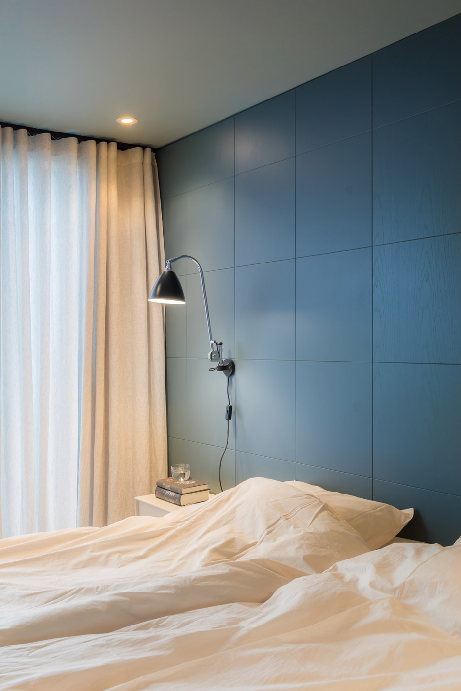 Un aménagement de combles déco avec du bleu