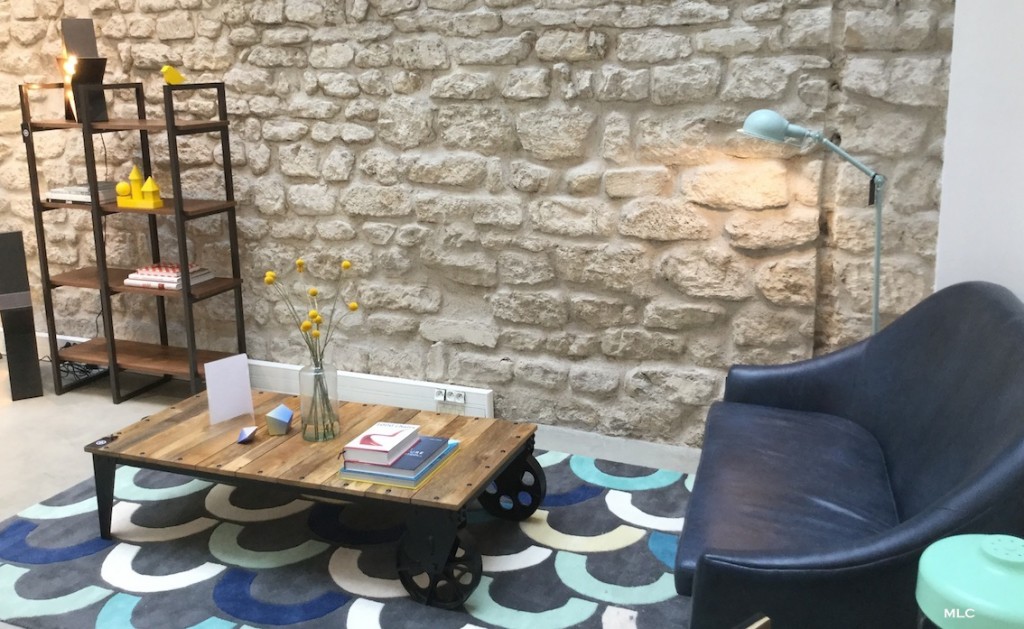 canape-tapis-etagere-made