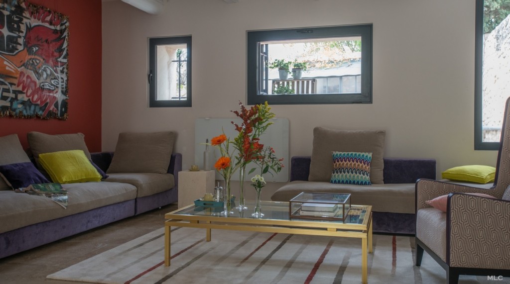 maison-provencale-salon-orange-arty-mlc-design